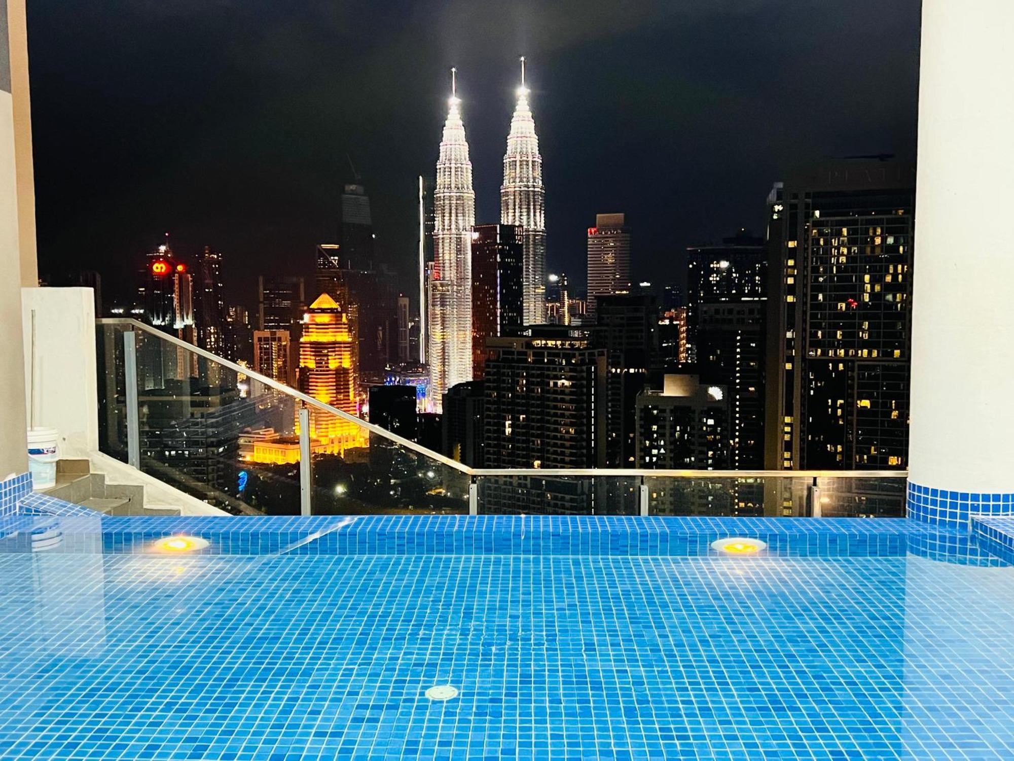 The Infinitum Kualalumpur Skypool