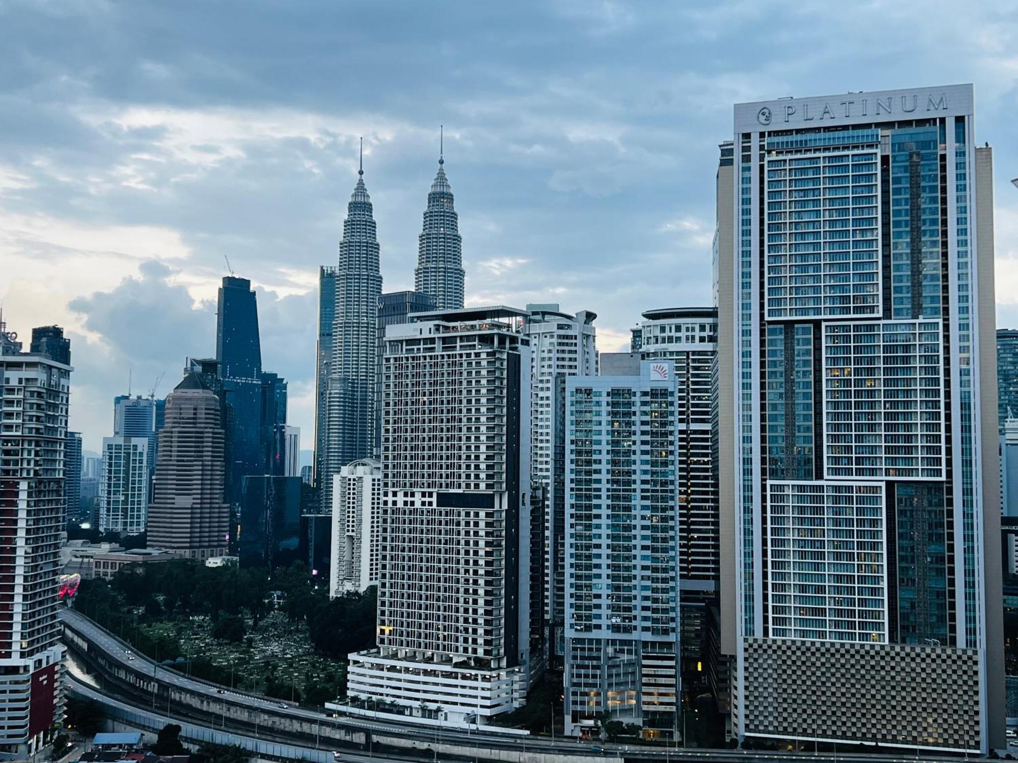 The Infinitum Kualalumpur Skypool Pangsapuri Kuala Lumpur